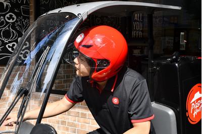 日本ピザハット株式会社 8789 ピザハット高知瀬戸店の求人画像